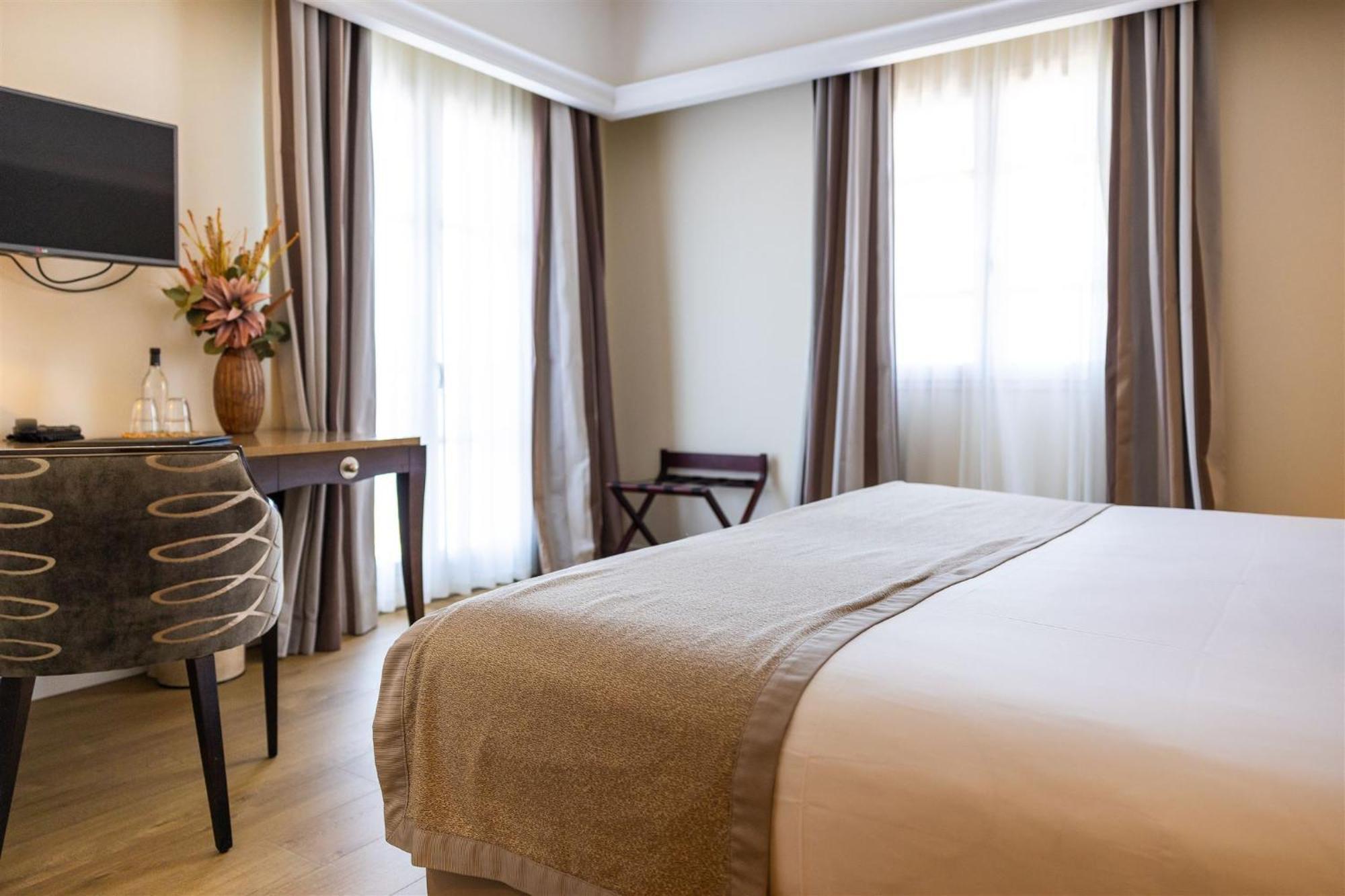 Hotel Des Gouverneurs Бастия Экстерьер фото